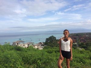 Traveling ke Bali, Emilia Nova Puas Belanja dan Lepas Jenuh