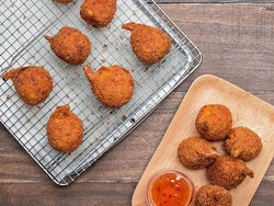 Yuk, Bikin Gorengan Renyah dari Kentang dan Udang Buat Camilan Bekal!