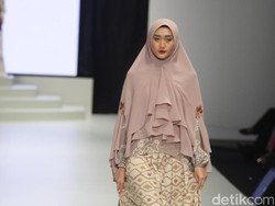 Gaya Baru Busana Muslim Syari di Indonesia Fashion Week 2017