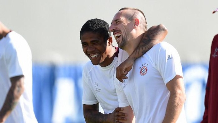 Douglas Costa Ingin Seperti Ribery di Bayern