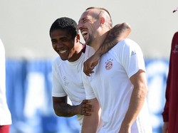 Douglas Costa Ingin Seperti Ribery di Bayern