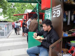 PKL Cihampelas Sudah Menempati Skywalk, Begini Suasananya