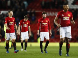 Setan Merah Gagal Maksimalkan Terpelesetnya Para Rival