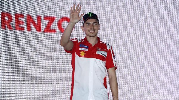 Berbaju Ducati, Jorge Lorenzo Sambangi Jakarta