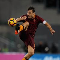 Tinggalkan Roma di Akhir Musim, Totti Pensiun?
