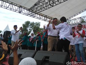 Saat Anies dan Sandiaga Joget Dangdut di Konser Rhoma Irama