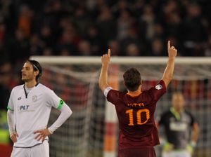 Gol Penalti Totti Bawa Roma ke Semifinal