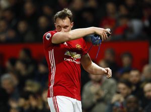 Jones Sebut Cederanya Tidak Serius Jones Sebut Cederanya Tidak Serius