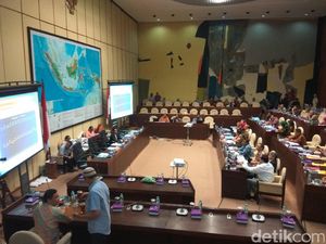Komisi II DPR Rapat Bahas ASN dengan MenPAN-RB dan Kemendagri