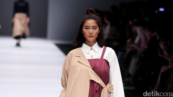 Foto: Koleksi IKYK for Korean Cultural di Jakarta Fashion Week 2017