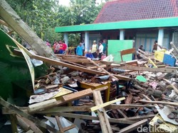 Bangunan Sekolah TK Roboh, Empat Guru dan Siswa Luka