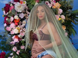 Umumkan Hamil Anak Kembar, Beyonce Seksi Pakai Bra Rp 2 Juta