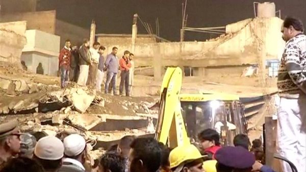 Gedung Ambruk di India Tewaskan 7 Orang