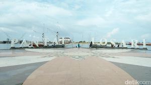 Cantiknya Pantai Losari Bikin Betah!