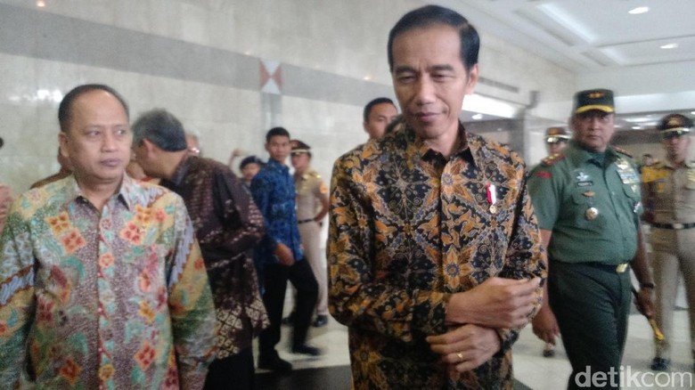 Respons Video Viral Anak SD di Bengkayang, Jokowi Kirimkan Tas Baru
