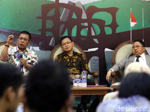 Diskusi Membahas Penyadapan