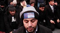 Demo Trump, Warga Yaman di New York Salat Berjamaah