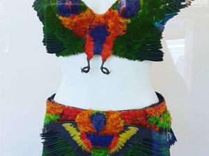 Hii! Seniman Ini Buat Bra dari Bangkai Burung Seharga Rp 53 Juta