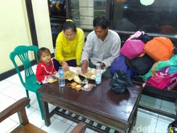 Cerita Polisi di Rembang Bantu Pemotor Terjebak Hujan Tengah Malam