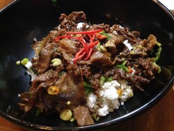 Melbourne Kitchen: Gurihnya Gyutan Don dan Kentang Goreng dengan Cocolan Es Krim