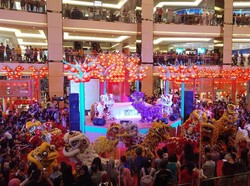 Jelang Perayaan Imlek di Mal Taman Anggrek