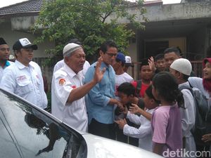 Lantik Relawan di Kebayoran Lama, Sandiaga: Kita Harus Berjuang!