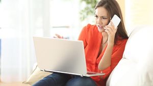 Kasih Testimoni, Pengakuan 13 Pembeli Online Shop Ini Konyol Banget!