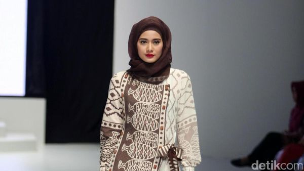 Foto: Koleksi Lia Soraya di Indonesia Fashion Week 2017