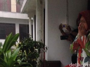 Ini yang Dilakukan Risma Saat Surabaya Diguyur Hujan Deras