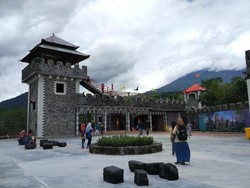 Sengkarut Kastel Megah di Kawasan Rawan Bencana Lereng Merapi