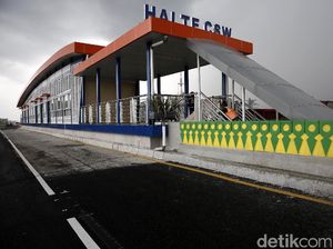 Di Halte ini Lift TransJ dan MRT Terintegrasi