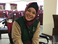 Unggah Foto Kabah Kosong Jemaah, Dewi Sandra Bicara Soal Ujian