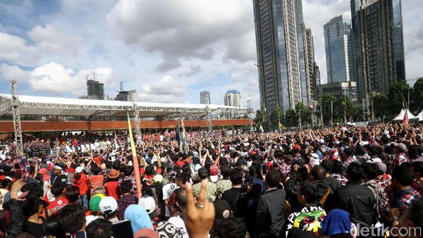 Begini Kemeriahan Pendukung Ahok-Djarot di #KonserGue2