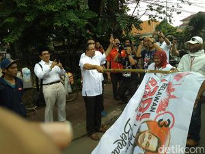 Lepas Relawan Konvoi, Anies Berharap Semua Berjalan Tertib
