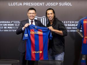 Ronaldinho Pulang ke Barcelona, Jadi Duta Klub
