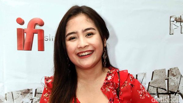 Prilly Latuconsina Happy Banget Sih!