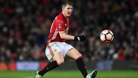 Di urutan enam ada Bastian Schweinsteiger. Dibeli seharga 14,4 juta Pound pada 2015, legenda Bayern Munich dan pahlawan Jerman di Piala Dunia 2014 itu pergi pada Januari 2017 setelah hanya tampil 35 kali dalam 18 bulan. Foto: Getty Images/Gareth Copley