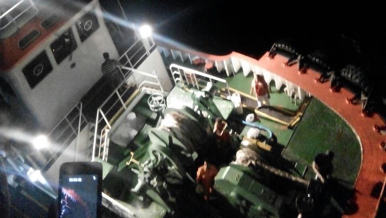 News : Begini Suasana KM Mutiara yang Terombang Ambing di Perairan Madura