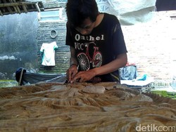 Manfaatkan Limbah, Perajin Asal Blitar Raup Untung Puluhan Juta