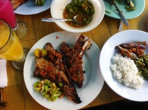 Wisata Kuliner Rahang Tuna Bakar Rica Manado yang Bikin Goyang Lidah