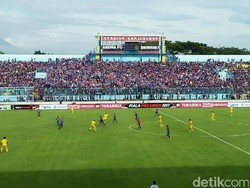 Arema Tundukkan Bhayangkara FC 2-0