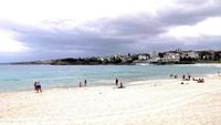 Pasir Putih & Bule Berbikini, Inilah Pantai Bondi di Sydney