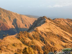 Asyiknya Mendaki Rinjani