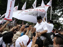 Prabowo Nyanyi Lagu Malem Minggu di Kampanye Anies-Sandi