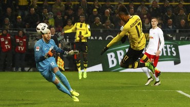 Dortmund Balas Dendam pada Leipzig Lewat Skema Tiga Bek