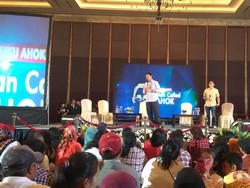 Saat Ahok Terima Keluhan Warga di Acara Bedah Buku