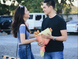 Wah, Romantisnya! Pria Ini Berikan Buket Chicken Nugget untuk Kekasihnya