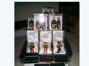 Bantah Kicauan Yunarto, Agus Tepis Bagikan Suvenir Jam Tangan Bantah Kicauan Yunarto, Agus Tepis Bagikan Suvenir Jam Tangan