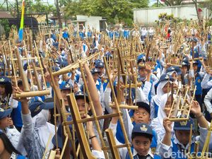 Seribuan Angklung Bergetar di Lapangan Sumatera 40 Bandung
