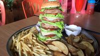 Mau Coba Godzila Burger Berisi 5 Tumpuk Patty Seberat 1 Kg?